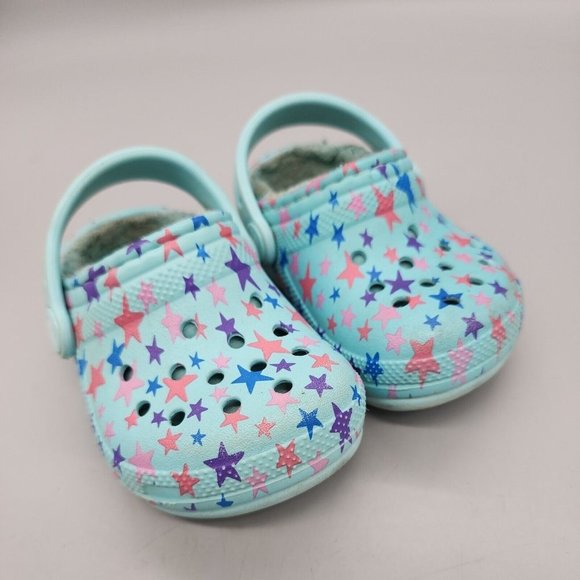 CROCS Other - CROCS Toddler Girls Blue starsclogs shoes Used size 4 fleece Lined